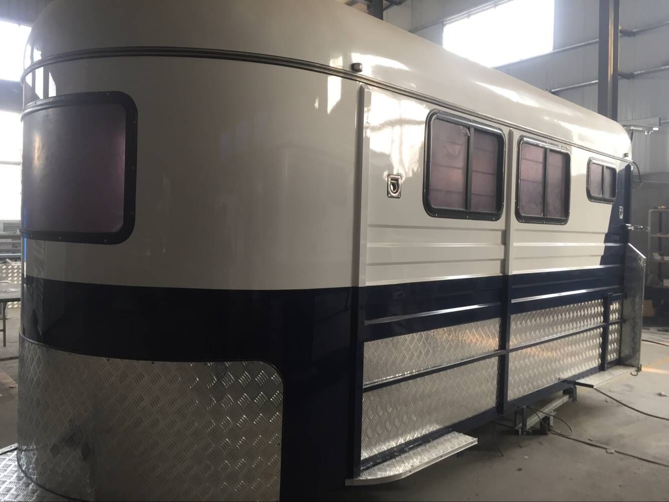 3 匹马的角度负载马浮标