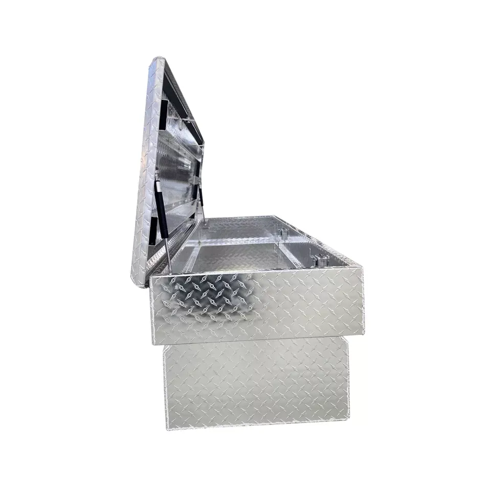 采用 Nature Diamond Sluminium 的顶开式卡车工具箱