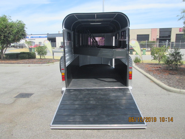 2 匹马的角度负载马浮子