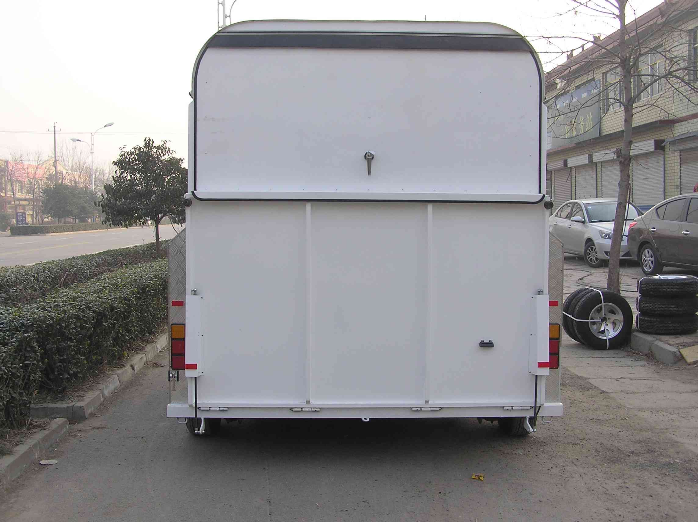 2 匹马的角度负载马浮子