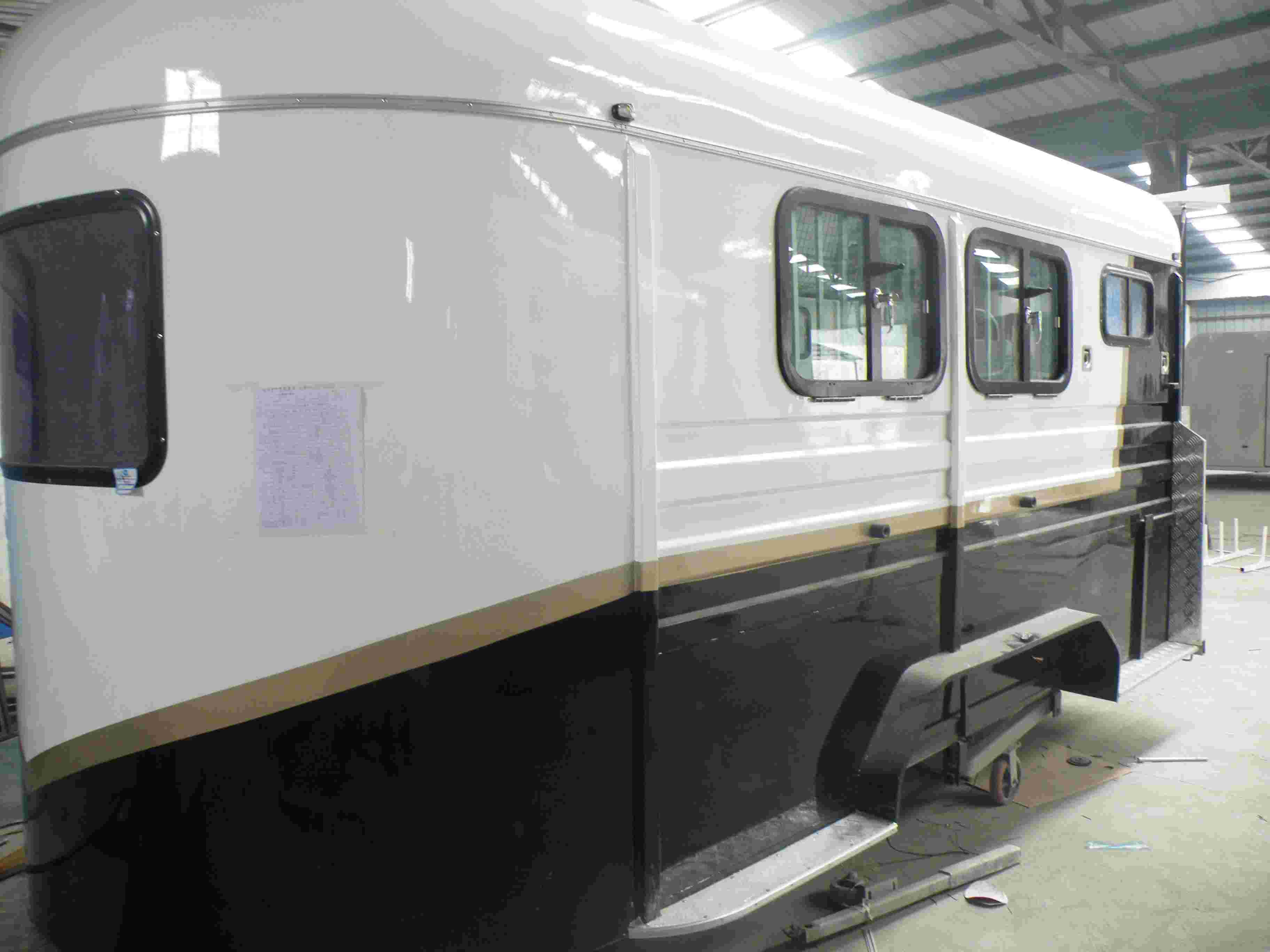 2 匹马的角度负载马浮子