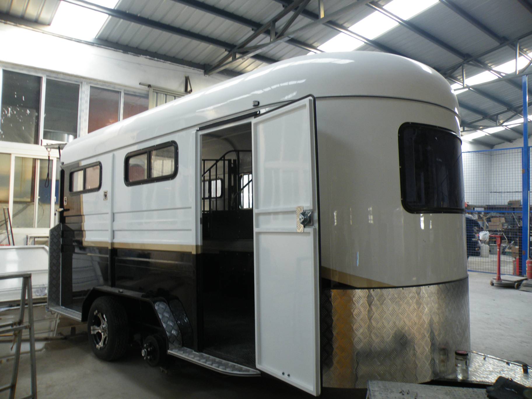 加长角度负载马漂浮物,适用于 2 匹马