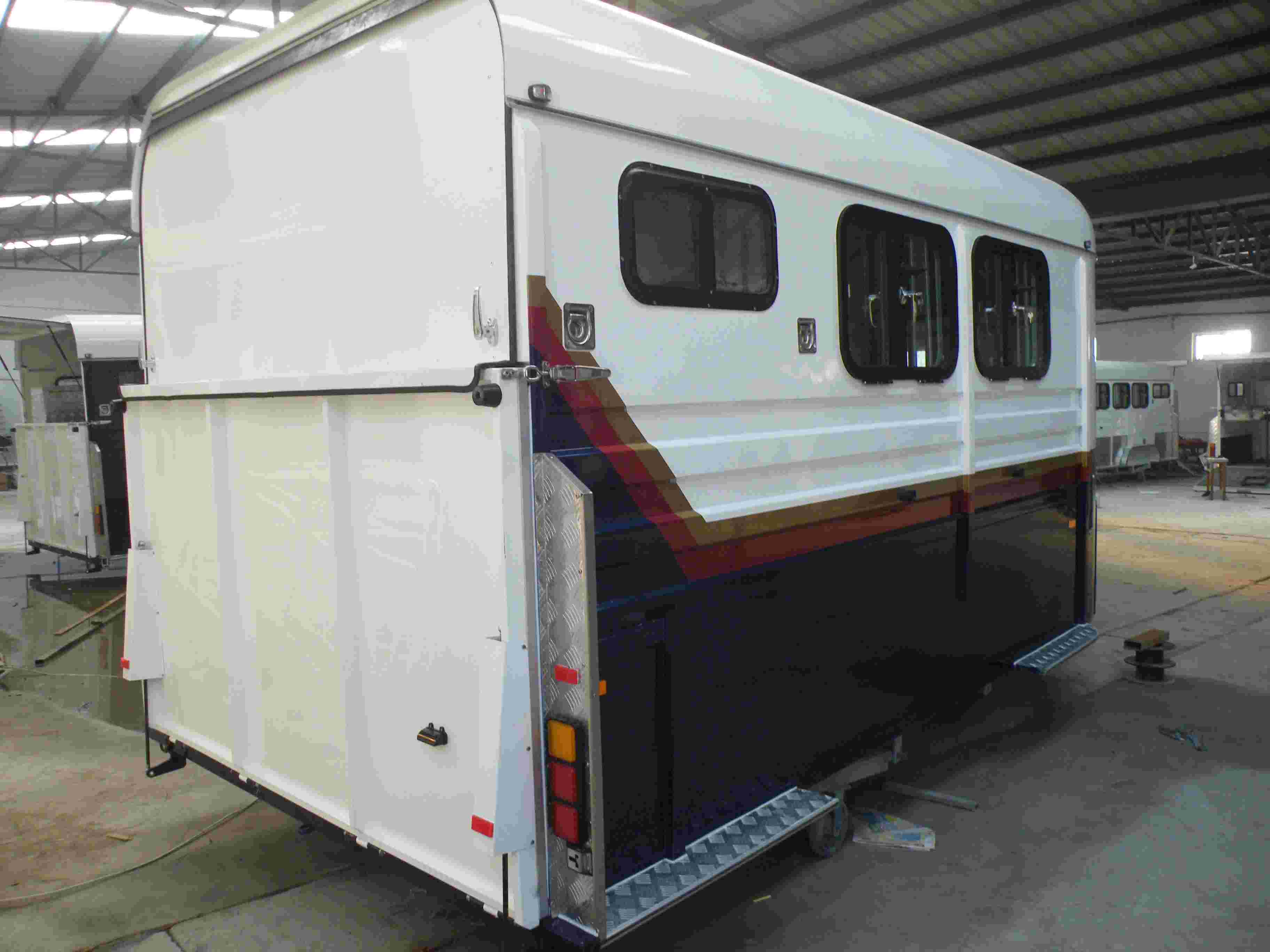 加长角度负载马漂浮物,适用于 2 匹马