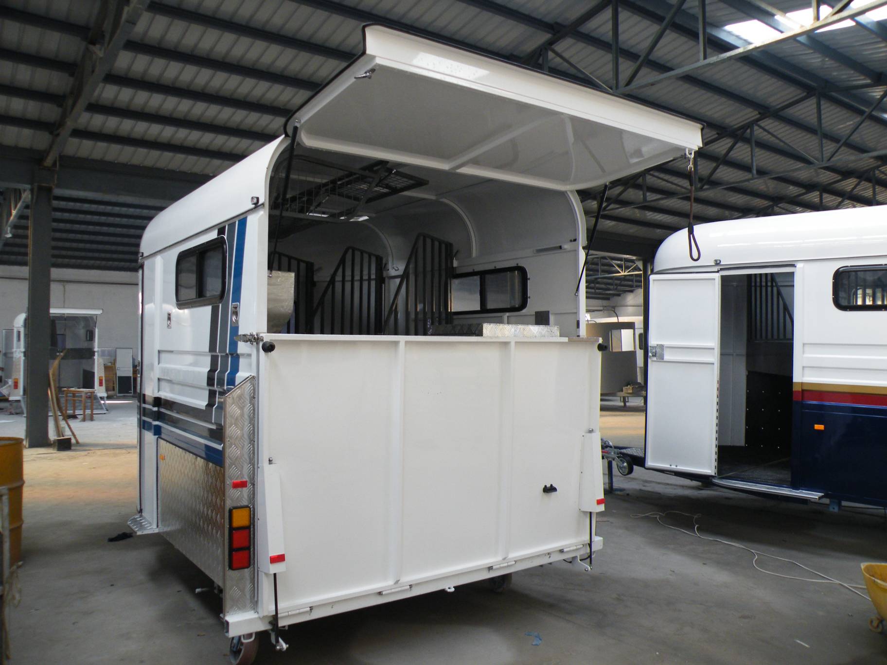 加长角度负载马漂浮物,适用于 2 匹马