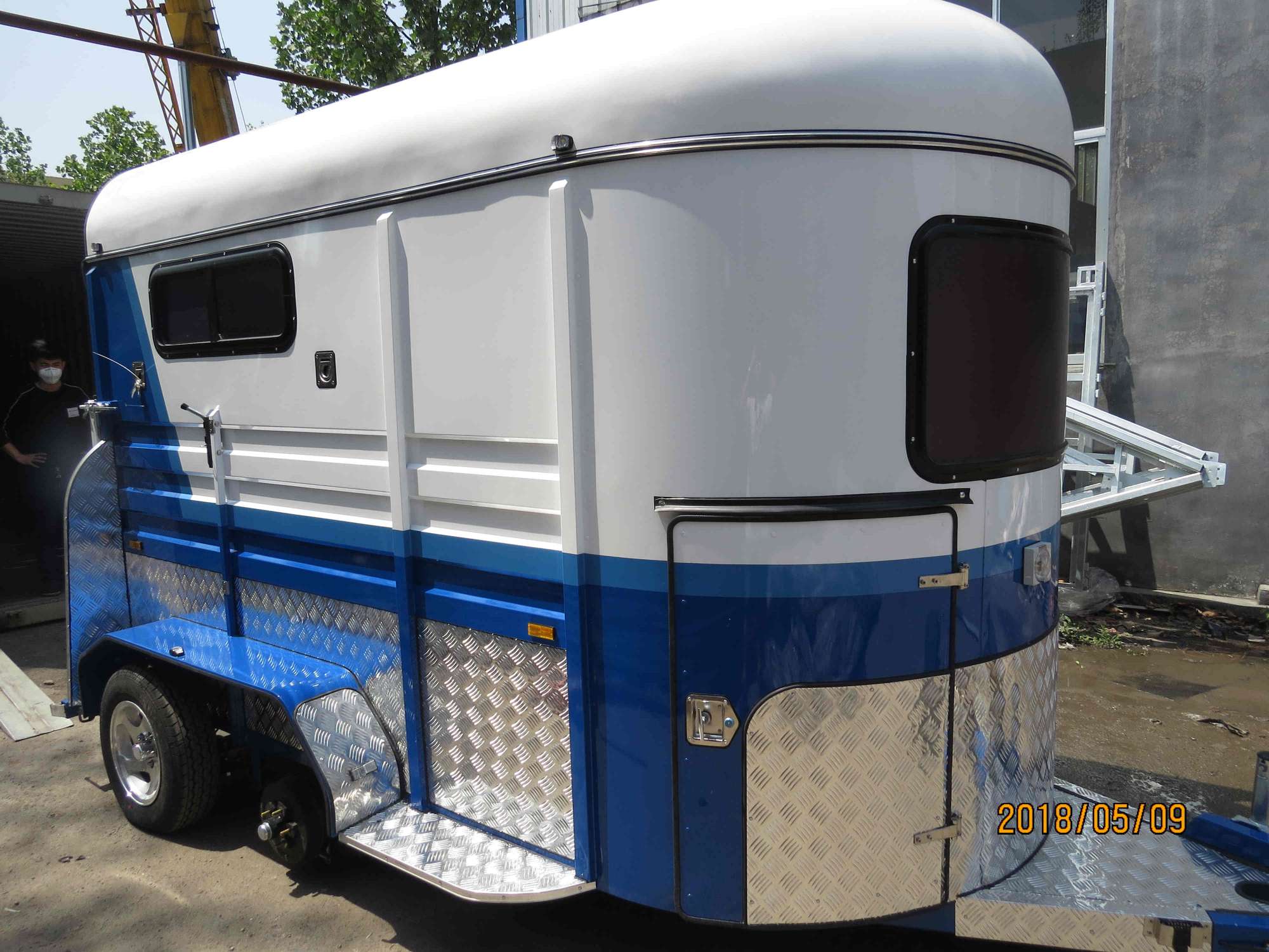 标准型 2 匹马浮马