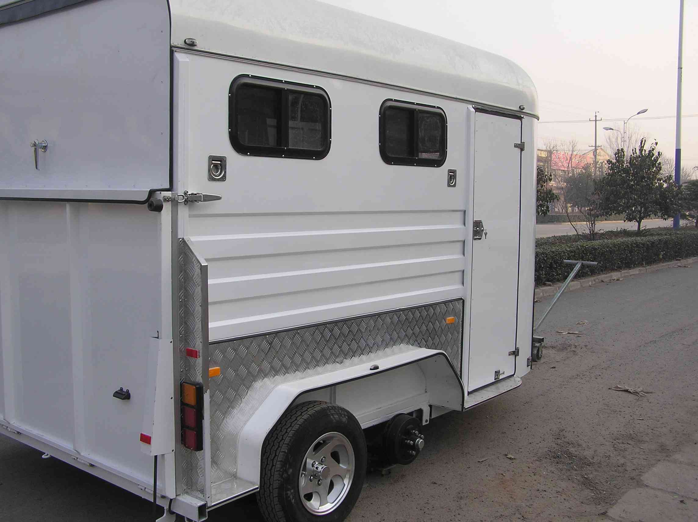 2 匹马的角度负载马浮子