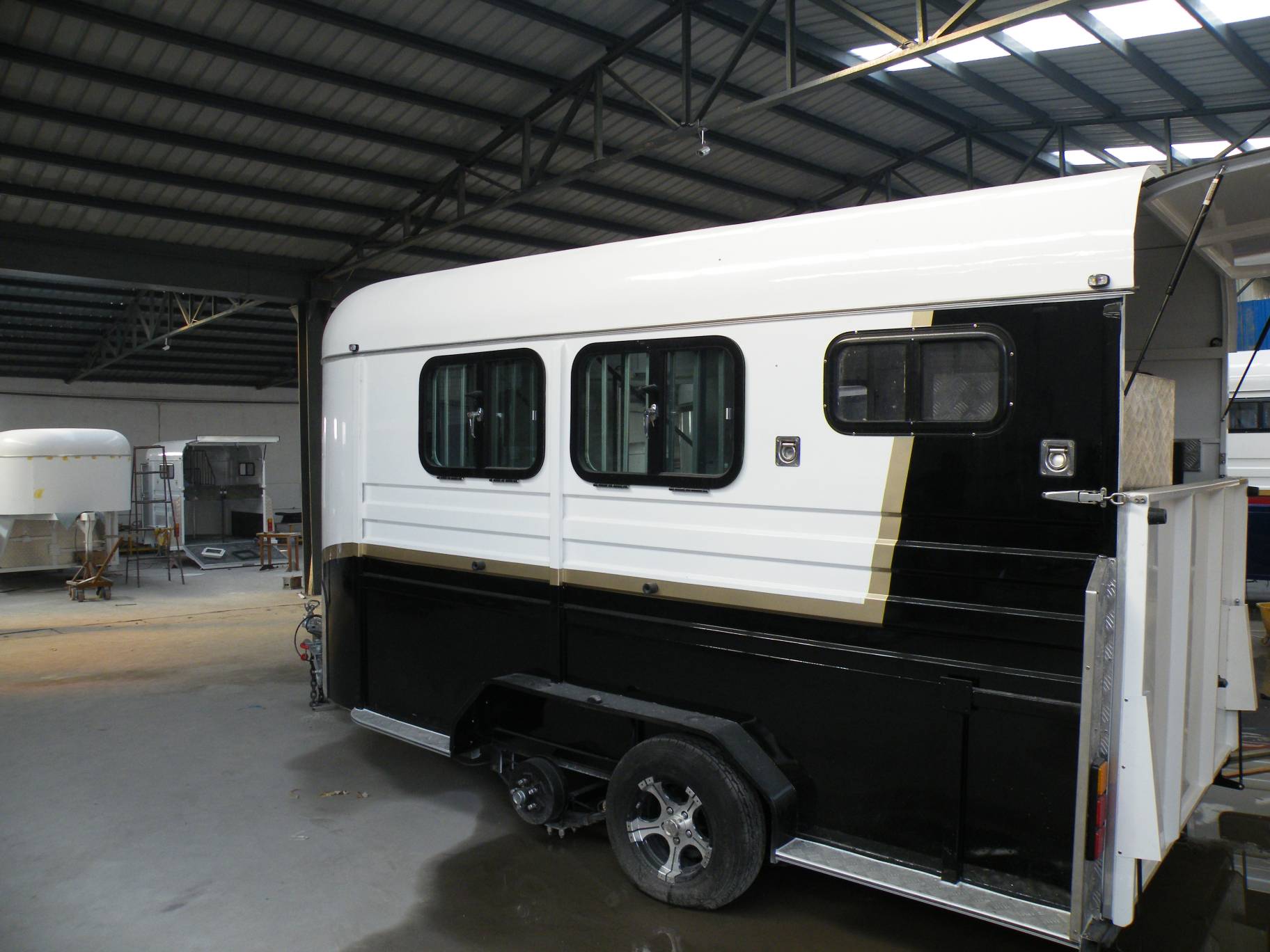 加长角度负载马漂浮物,适用于 2 匹马