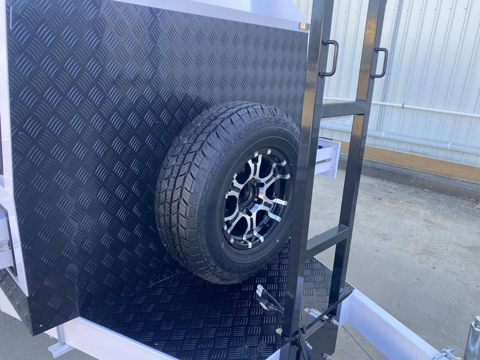 单轴大型商人拖车