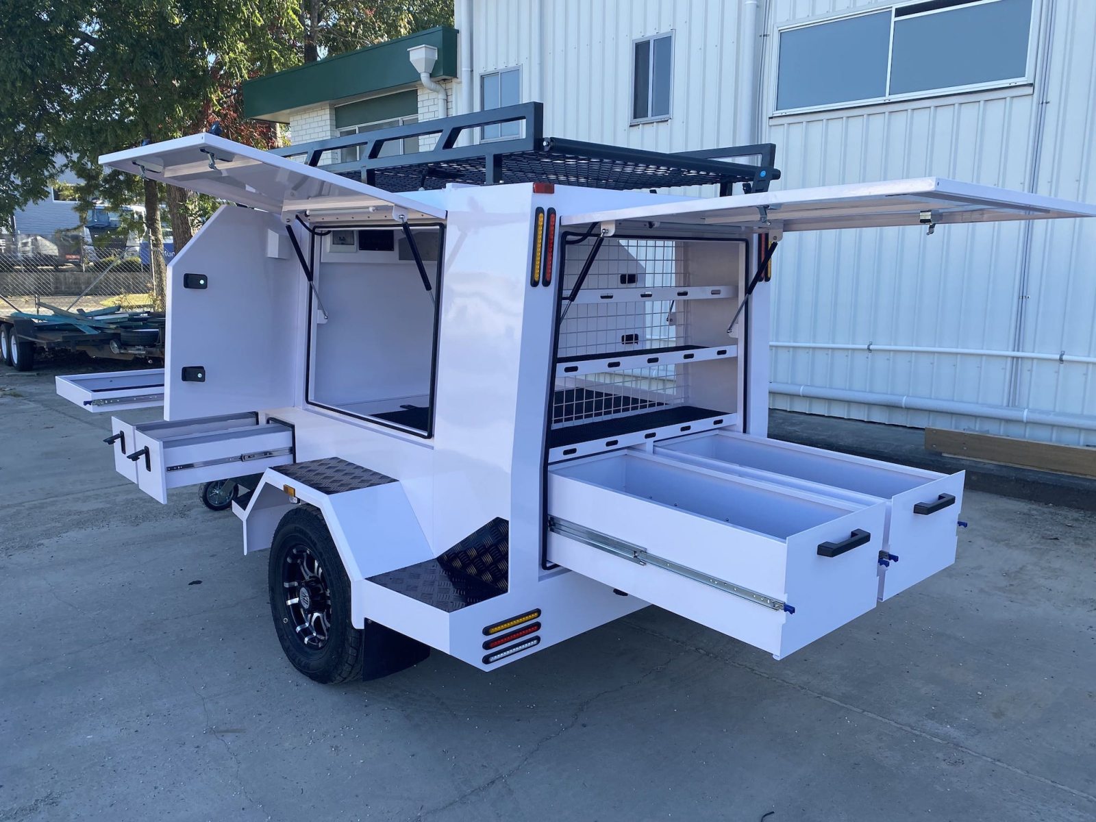 单轴大型商人拖车