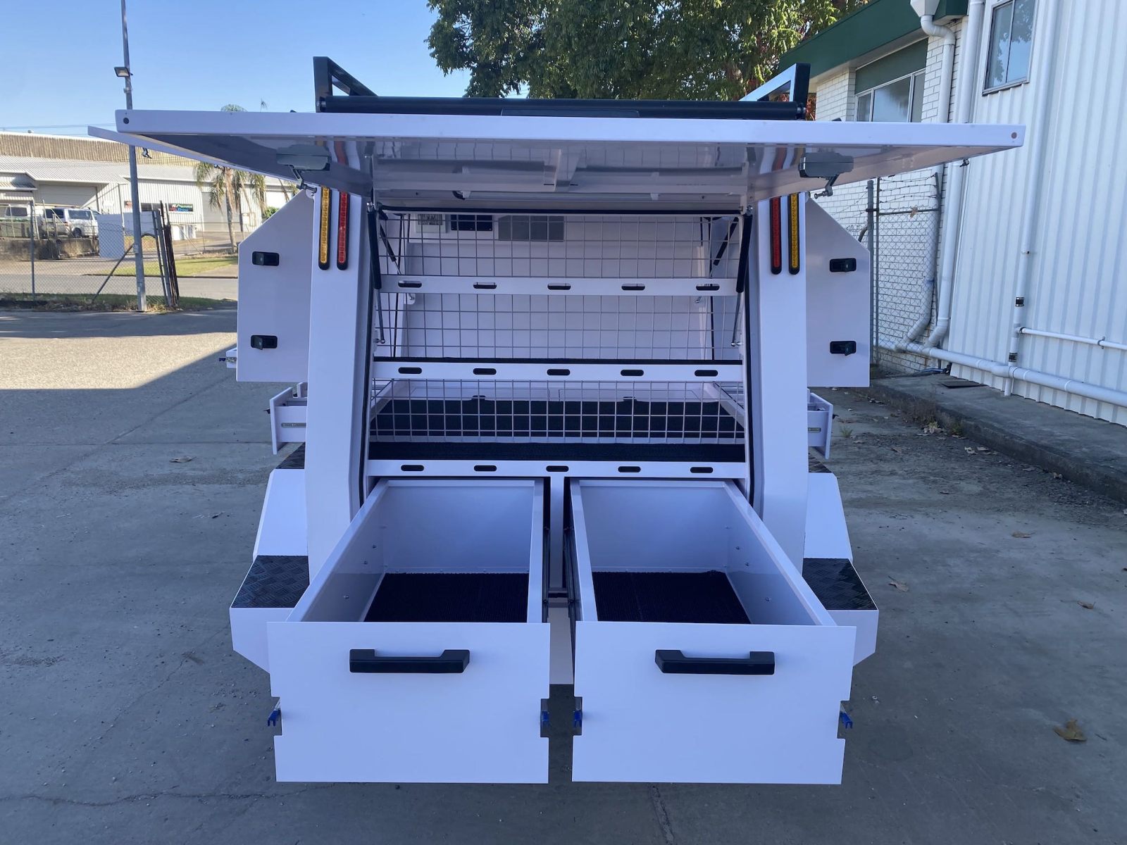 单轴大型商人拖车