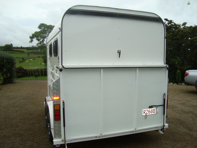 豪华 2 型马角负载试马车