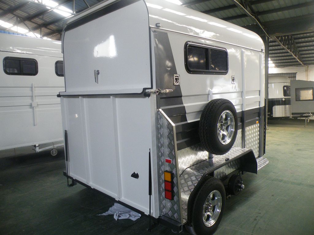 豪华2型马直载马拖车