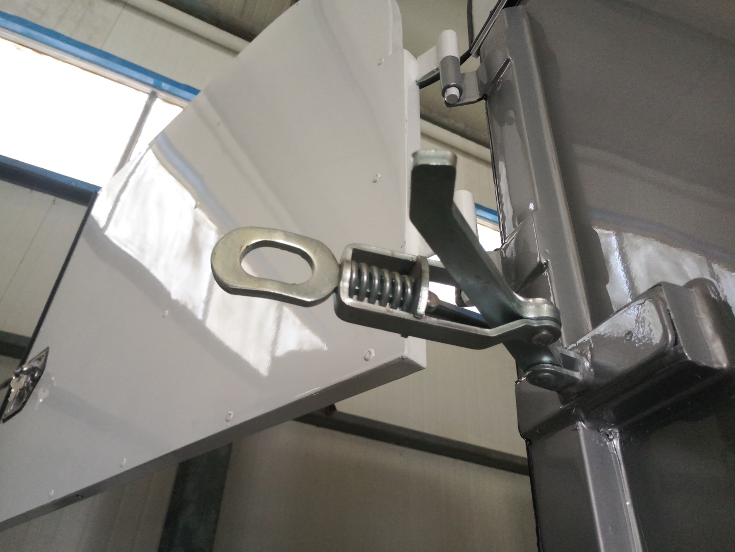 标准 2 型马直载马拖车