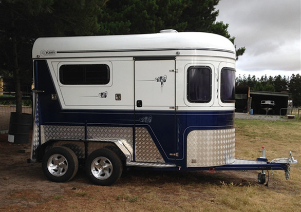 豪华2型马直载马拖车