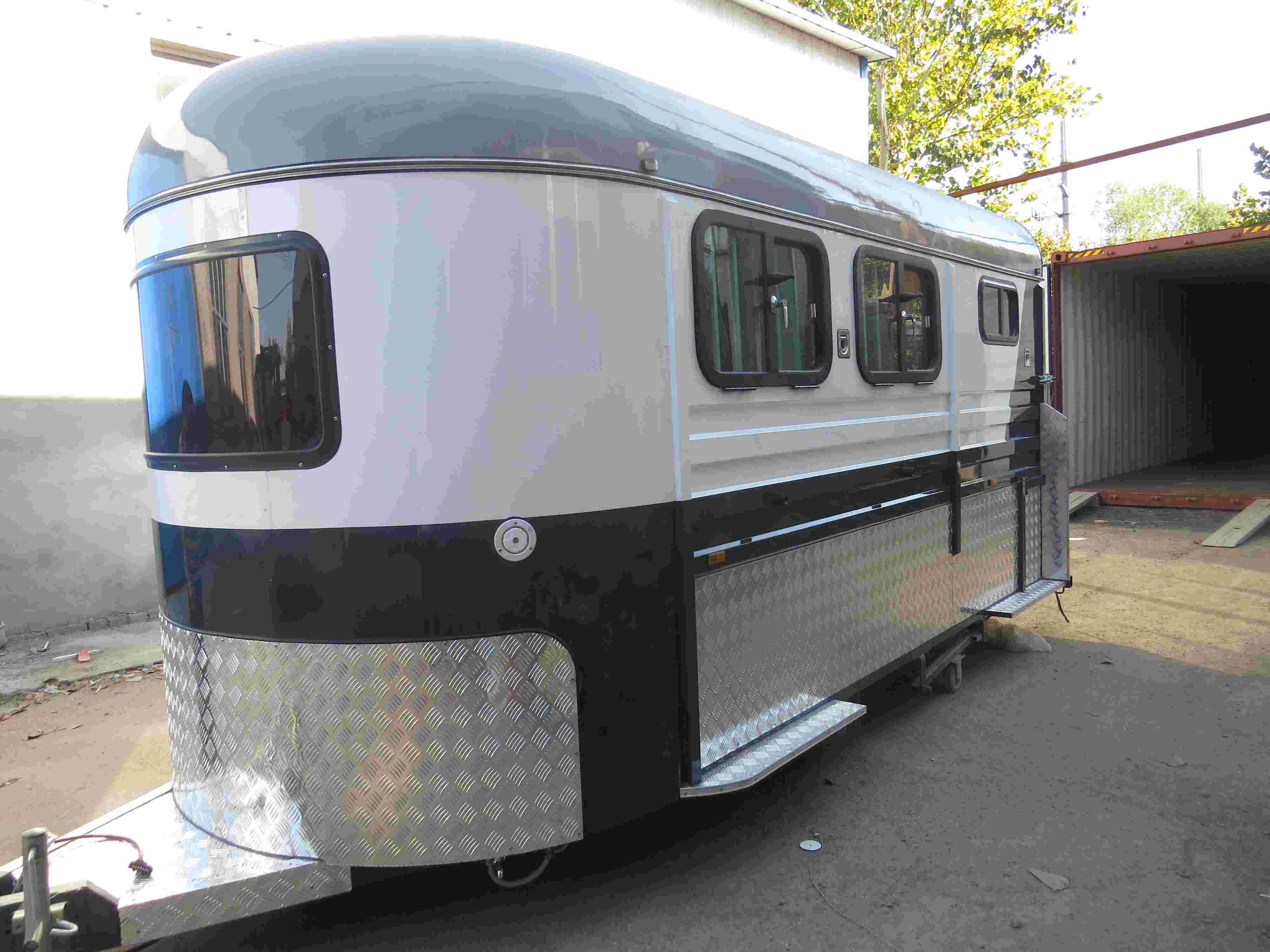 标准型 3 马角载马拖车