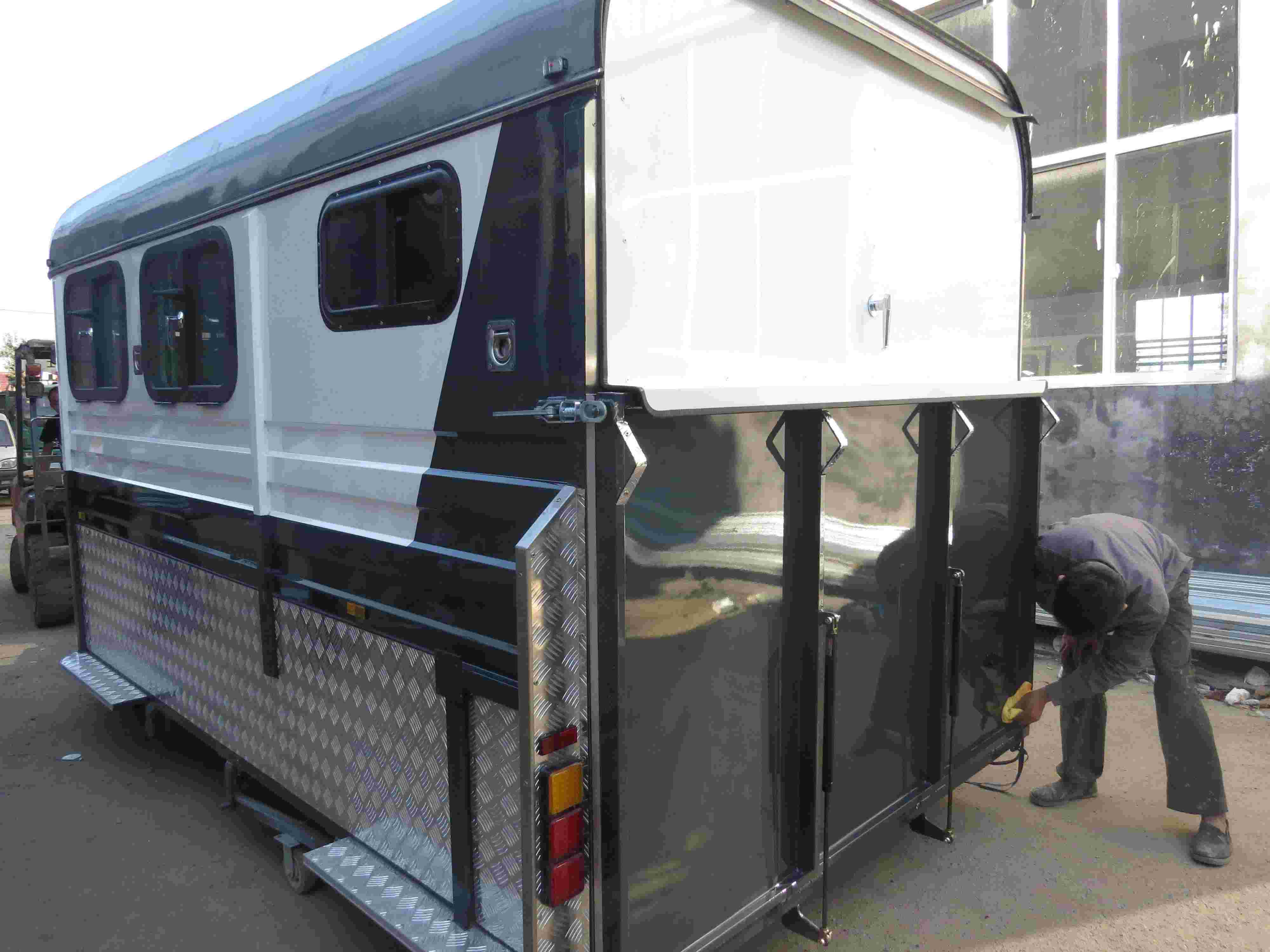 标准型 3 马角载马拖车