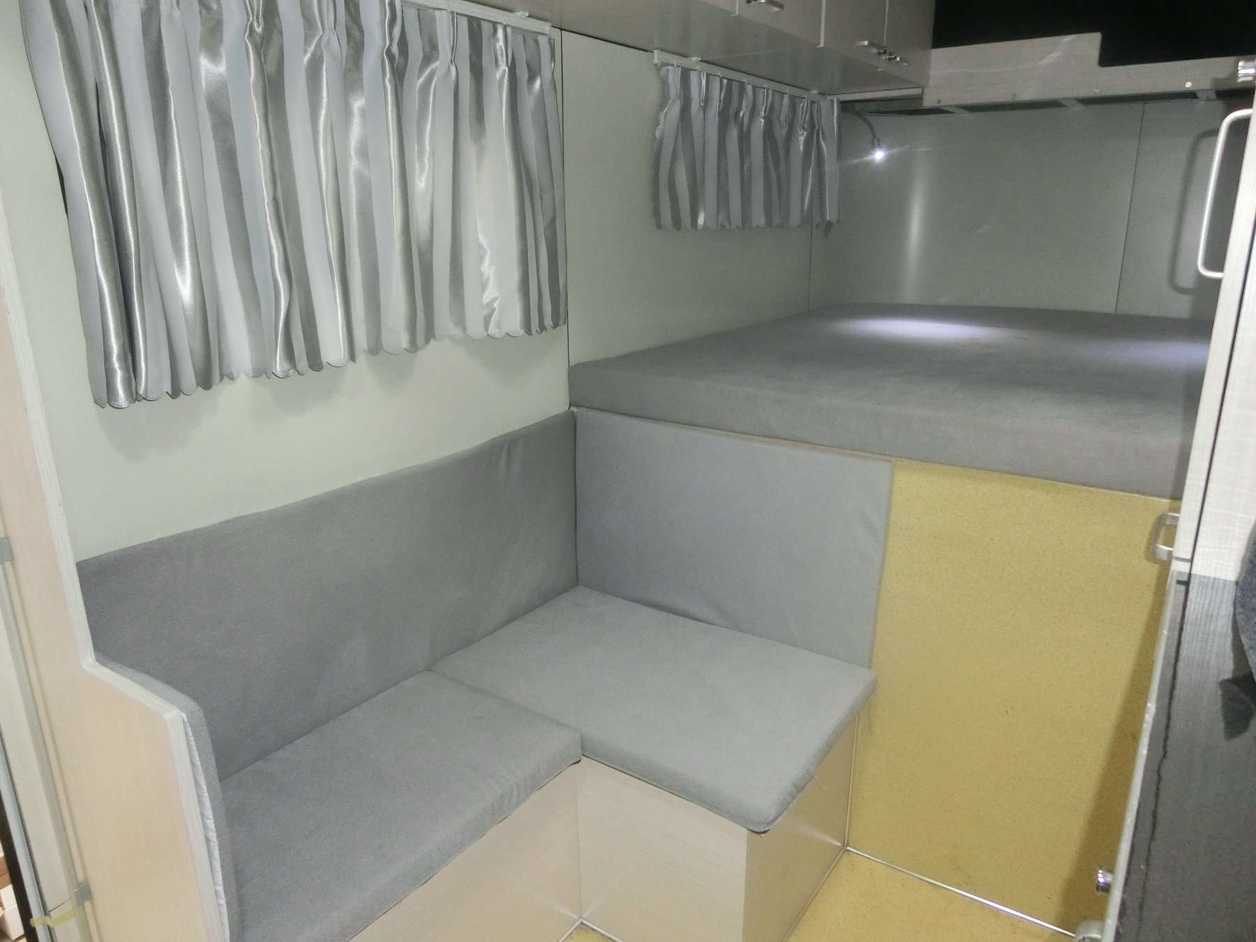 定制方形前马拖车