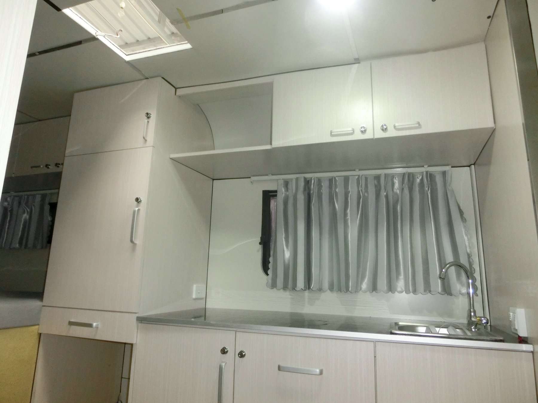 定制方形前马拖车