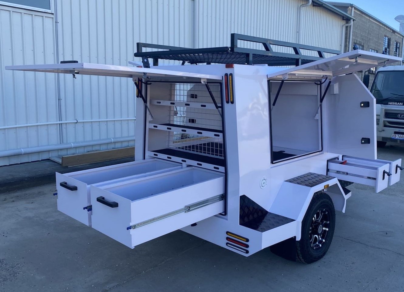 单轴大型传统拖车