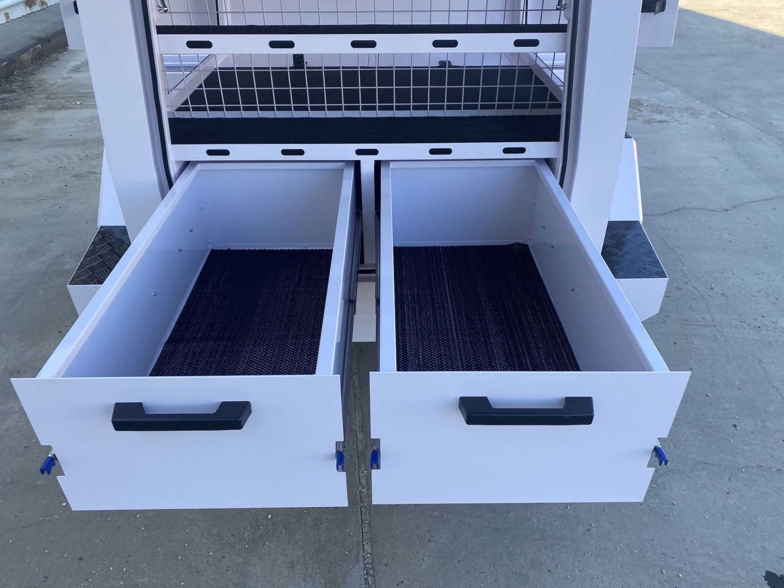 单轴大型传统拖车