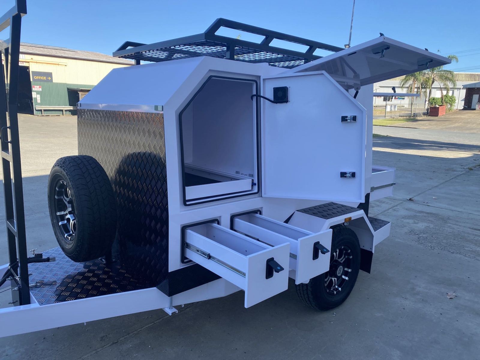 单轴大型传统拖车